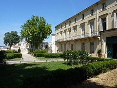 La place de la Canourgue et l'hôtel particulier Richer de Belleval.