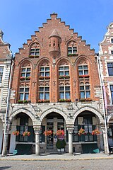 Arras: Hotel 'Les Trois Lupars' op de Grand'Place)