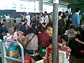 在堅拿道鵝頸橋橋底打小人