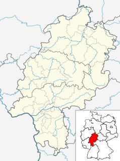 Mapa konturowa Hesji, blisko centrum po lewej na dole znajduje się punkt z opisem „Commerzbank-Arena”