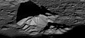 Den Zentralbierg vum Tycho 2000 m iwwer dem Kraterbuedem.<ref>Lunar Reconnaissance Orbiter: Sunrise View of Tycho Crater's Peak