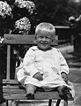 Philip, Temmuz 1922'de 1 yaşında iken