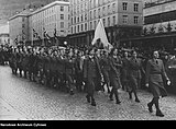 Kvinnehirden paraderer på Torgallmenningen i Bergen 1942 Foto: Narodowe Archiwum Cyfrowe