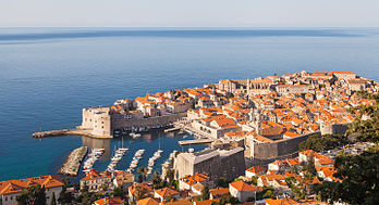 Vista panorâmica do centro histórico de Dubrovnik, na Croácia. (definição 5 218 × 2 840)