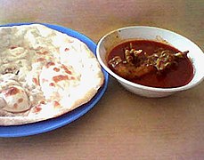 Roti tempayan dihidang dengan kuah