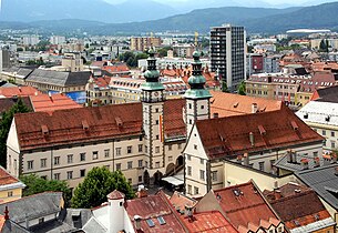 Klagenfurt indre by med landdagshuset i forgrunden