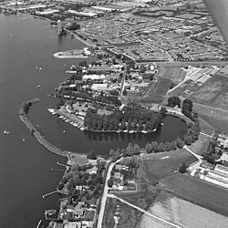 Aerial photo of Aalsmeer in 1977