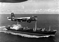 Amerikas Savienoto Valstu flotes lidmašīna, kas "ēnoja" padomju kravas kuģi Kubas raķešu krīzes laikā, 1962. gads