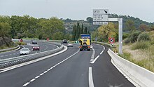 Vue de la sortie 61 de l'autoroute A75 à hauteur du sud de Pézenas.