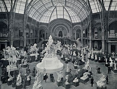 El interior del Grand Palais fue una enorme galería de escultura durante la Exposición de 1900.