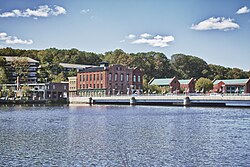 Pemandangan sungai Saugatuck di Westport