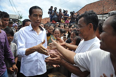 Gubernur Joko Widodo ri tatkala blusukan ka peken, 2013.