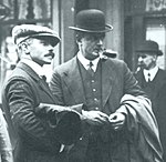 Pitman (à gauche) et Charles Lightoller après le naufrage.