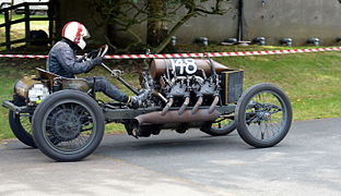 Darracq 200hp de 1905 (Algernon Lee Guinness battit officieusement le record du monde de vitesse avec ce type de véhicule en 1906).