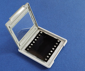 Диапозитивная рамка 50×50 мм (размер кадра 24×36 мм)