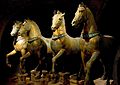 I cavalli di San Marco (oggi a Venezia), in origine nell'Ippodromo di Costantinopoli. Unico esempio di quadriga romana o ellenistica a noi pervenuta.