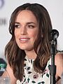 Elizabeth Henstridge interpreta Jemma Simmons