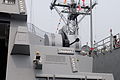 從直昇機甲板仰望巡防艦西寧（PFG-1203）右舷的波佛斯40mm L/70機砲，留意機庫大門旁的監視攝影機，攝於海軍104敦睦遠航訓練支隊基隆訪問。