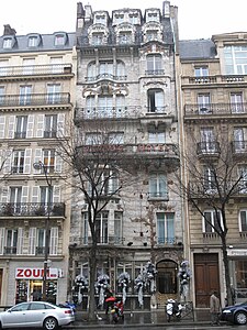 El Céramic Hôtel, en el 34 de la Avenue de Wagram, del arquitecto Jules Lavirotte (1905).