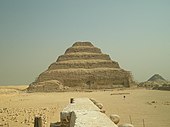 Saqqara şehrinde piramit