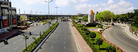 Le Rajiv Gandhi Salai (en) à Madras à hauteur de TIDEL Park (en).