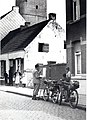 Lismonde peignant dans le village de Neylen, le 6 avril 1936 (photo Léon van Dievoet).