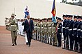 ประธานาธิบดีบารัค โอบามาของสหรัฐ กำลังตรวจแถวกองเกียรติยศของหน่วยพิทักษ์สหพันธ์ออสเตรเลีย ในปี 2554