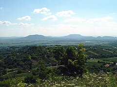 Bassin de Tapolca et anciens volcans près du lac Balaton.