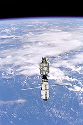 Juni 1999: ISS mit den ersten Modulen Sarja und Unity