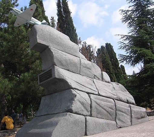 Памятник лётчикам 8-й воздушной армии в Севастополе