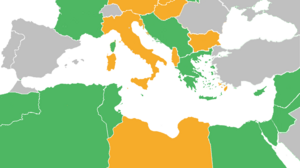 Kartta alueesta. Liittoutuneiden (tumman vihreä) ja akselivaltojen (oranssi) hallussa olleet alueet sotatoimien alkaessa. Puolueettomat valtiot on merkitty harmaalla ja liittoutuneiden puolelle myöhemmin liittyneet vaalean vihreällä.