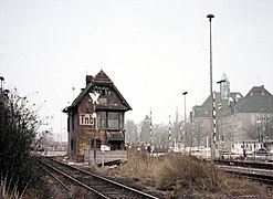 Stellwerk Tnb vor dem Bahnübergang Gorkistraße, 1986