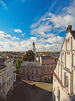 A wschowai városháza a protestáns templomból nézve