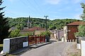 La D 169 et le pont du canal de la Marne au Rhin.