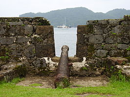 De baai van Portobelo vanuit de Spaanse fortificaties.