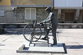 Sculpture (2004) en hommage au rémouleur galicien d'Esgos (Espagne).