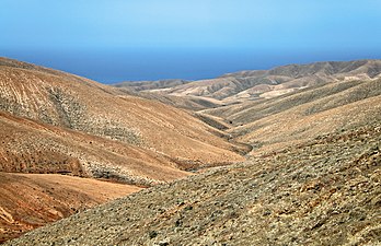 Paysage du Sud de l'île de Fuerteventura, à Pájara (îles Canaries). (définition réelle 4 636 × 2 995)