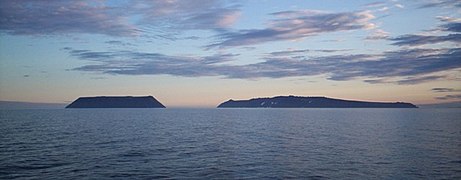 Острови Діоміда, острів Ратманова праворуч