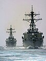 Az USS Fitzgerald (DDG–62) és a John Paul Jones alakzatban hajóznak a 2005-ös Exercise Talisman Sabre hadgyakorlat során.