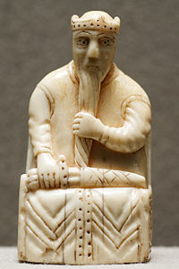 قطعة شاه شطرنج أبيض أثرية تعود إلى القرن الثاني عشر.