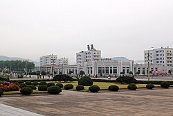 Dountoun Chongjin in September 2011, as seen frae the ceety's monument o Kim Il-sung.