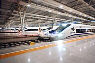 CRH1E與其他CRH系列動車組正在上海虹桥站整備