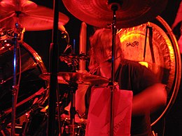 Crover performing with Melvins at Toad's Place in 2006