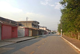 Rua 105 no interior do bairro Cruzeirinho