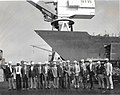 מחזור 1980 של מכללת המלחמה של הצי מבקרים במספנה הבונה אוניות לצי ארצות הברית.