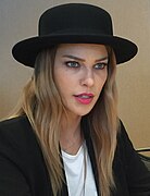 Lauren German interprète Lori Weston