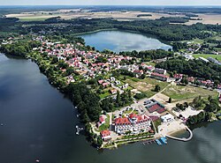 Lubniewice e o lago Krajnik atrás dela