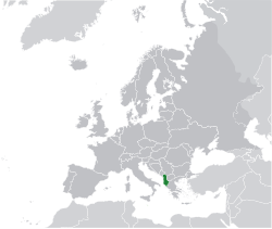  अल्बानिया-अवस्थिति (green) Europe-এ (dark grey)  –  [व्याख्या]