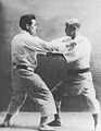 Jigoro Kano (esquerda) e Kyuzo Mifune (dereita).