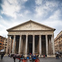 Pantheon gjatë një dite shiu